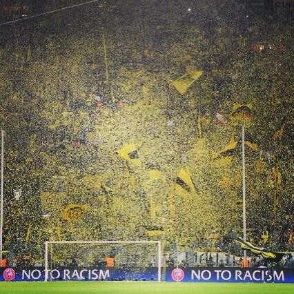 L’eccezionale muro giallo del Borussia Dortmund, in occasione della semifinale di andata con il Real Madrid, vinta per 4-1