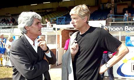 Jean-Marc Guillou (a sinistra) e Arsene Wenger ai tempi in cui lavoravano insieme nel Cannes