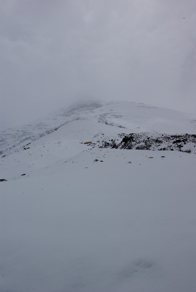 Vocan Cotipaxi (5897 m) sous la neige