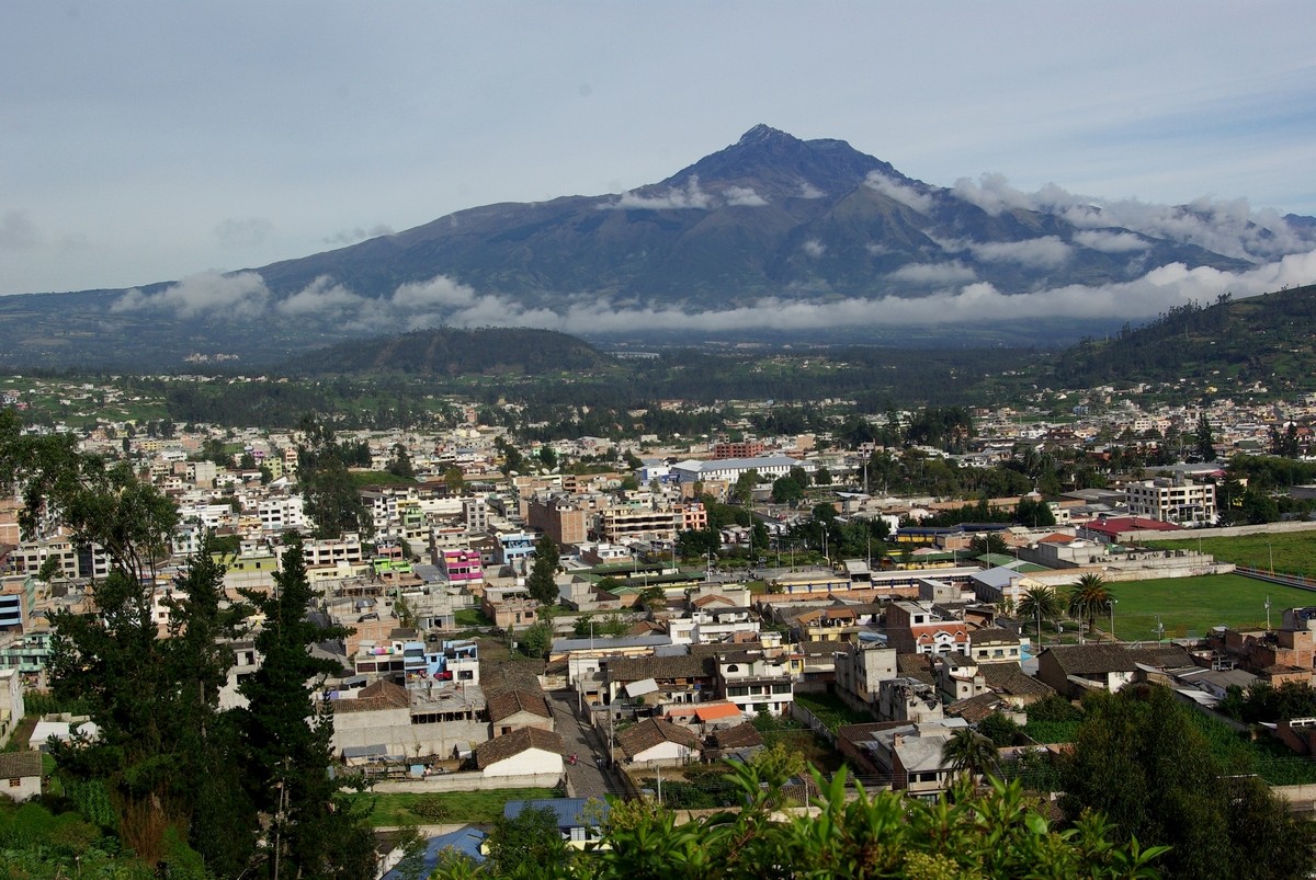 Otavalo et le volcan Cotocachi