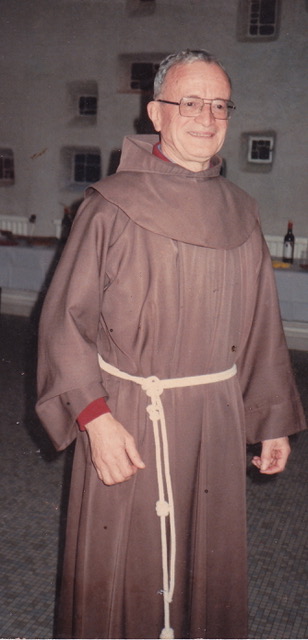 Le père Magueur en habit en 1988