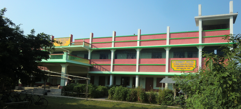Schul- und Hostelgebäude der Norbert Catholic Mission