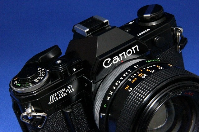 Canon AE-1 PROGRAM ブラックボディ & ズームレンズ2本(AE-1 [2 Canon AE-1 PROGRAM ブラックボディ & ズームレンズ2本(AE-1 [2