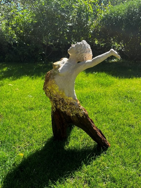 Ein Tanz gefällig... Ton auf Holz mit Gold - Hohe ca. 50cm, 2026 - 1600.-€