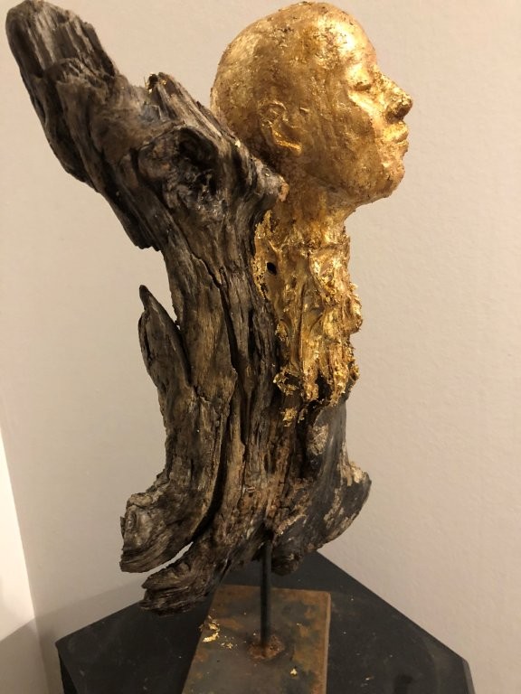 Der Tanzende  - Ton mit Patina auf Holz - Höhe ca. 30 cm - 2025 - 380.- €