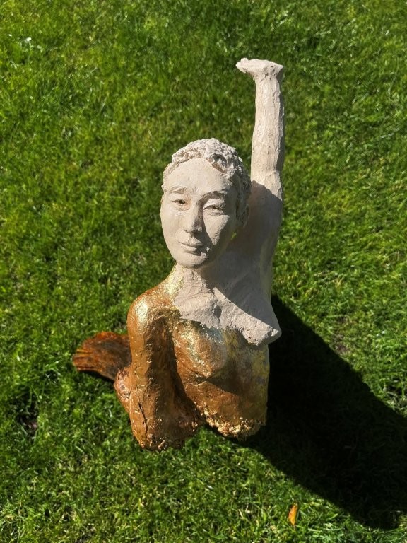Ein Tanz gefällig... Ton auf Holz mit Gold - Hohe ca. 50cm, 2026 - 1600.-€