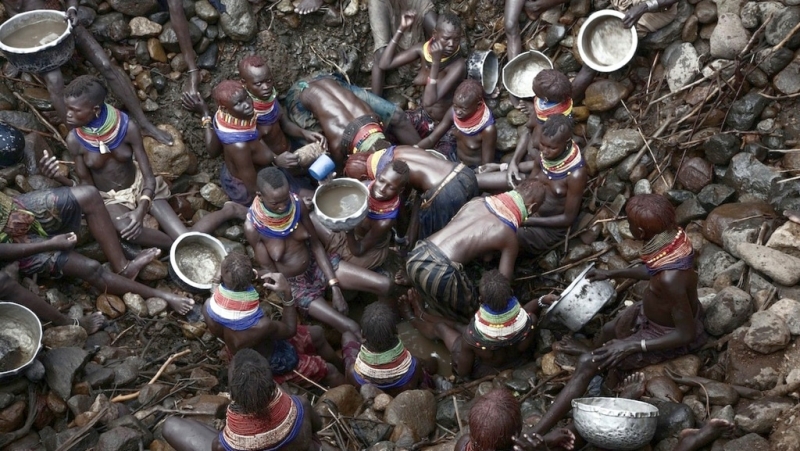 Kenya. Donne Turkana lottano per la sopravvivenza