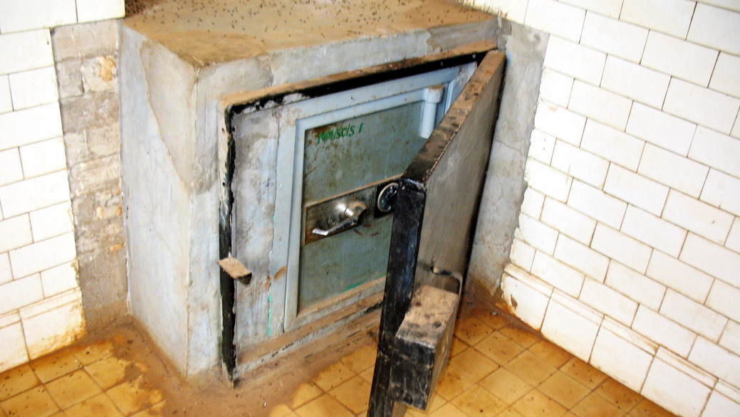 Castello MacMillan-Interno (cassaforte)