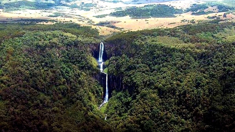 Kenya. Cascate Karuru