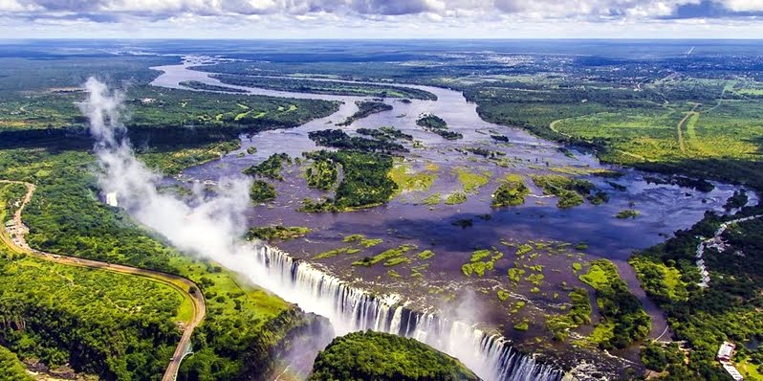 Le spettacolari Cascate Vittoria tra Zambia e Zimbabwe