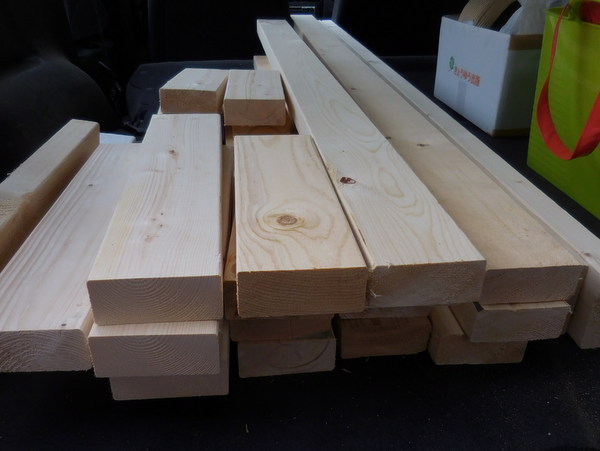 ベンチ２台分の木材