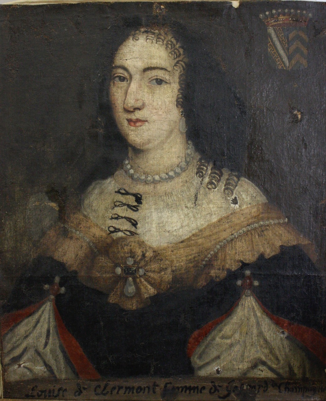 Restauration d'un portrait féminin appartenant au musée de Belfort. Avant restauration