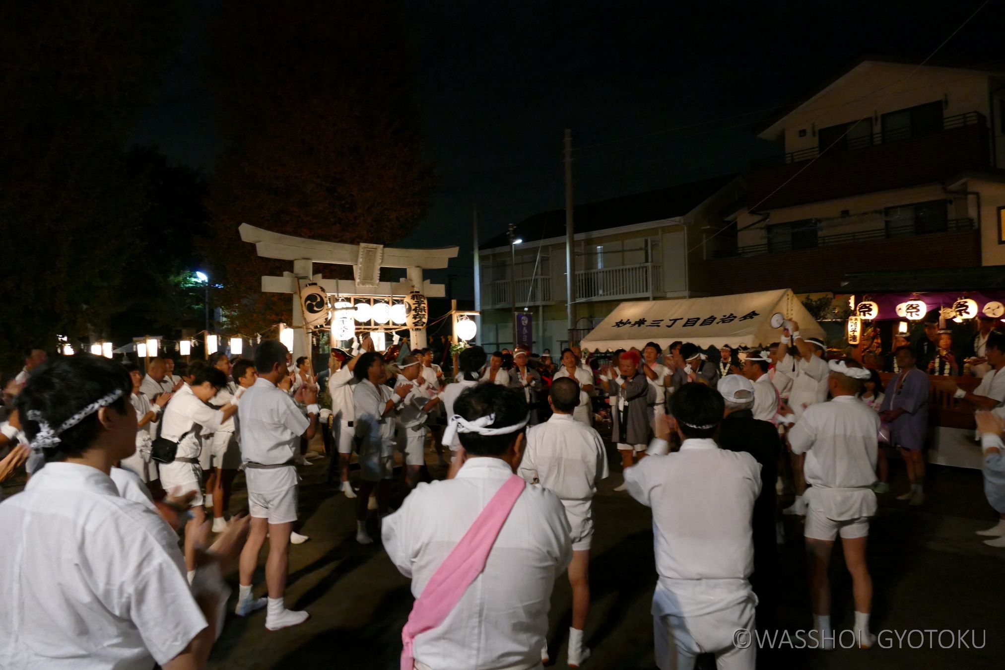 ３本締めで祭りが終わります