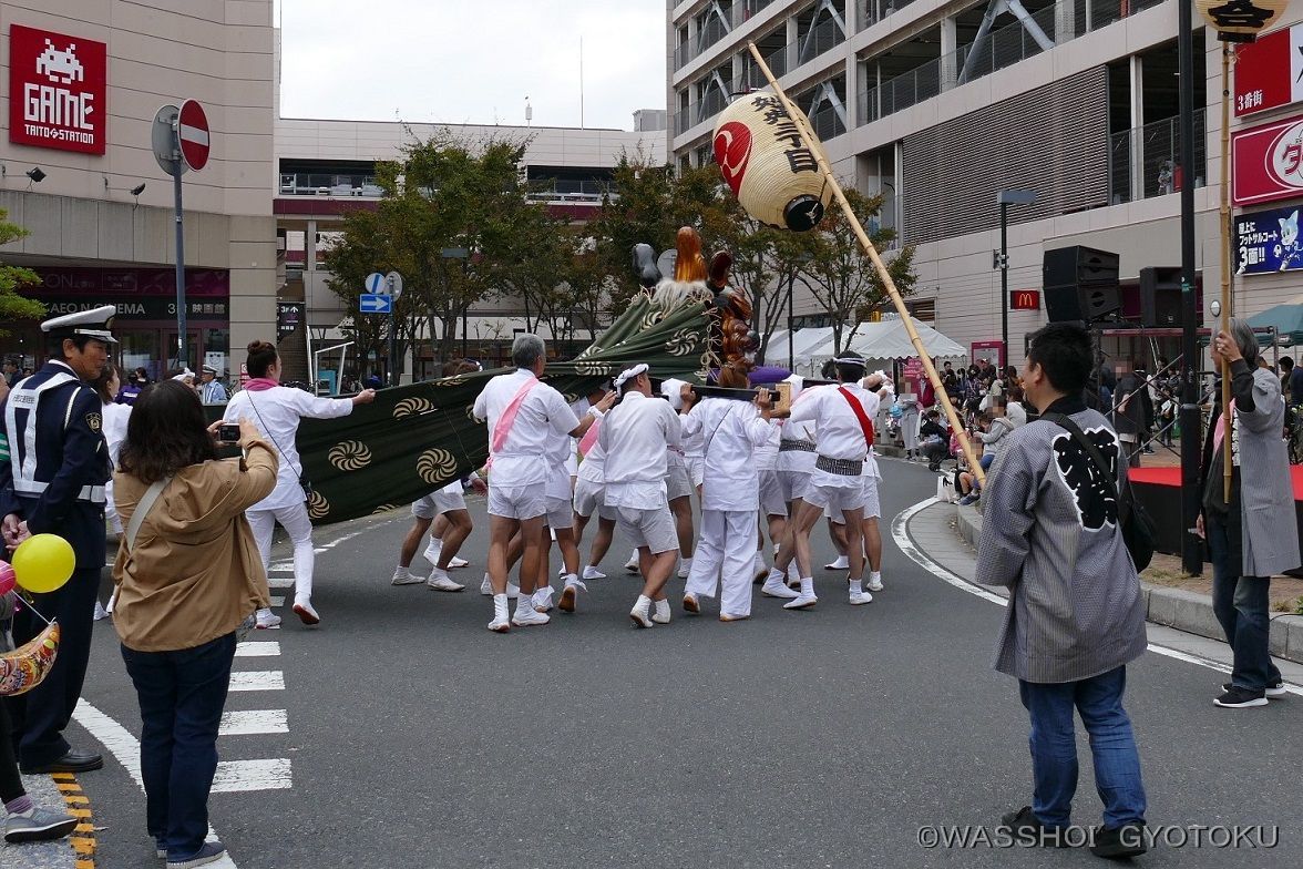 コースを外れようとするやんちゃぶりも見どころの一つ