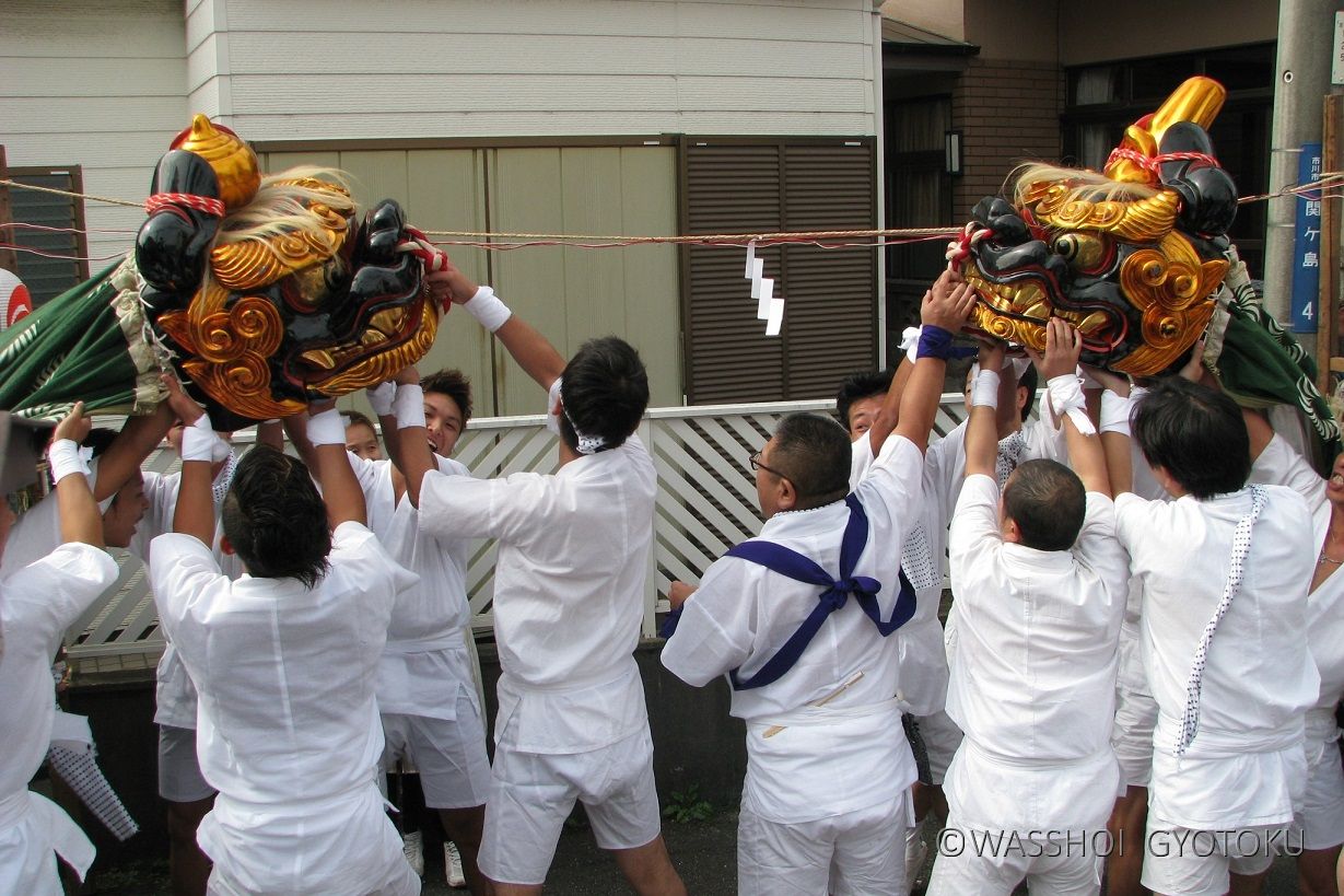 勢いよく近付き