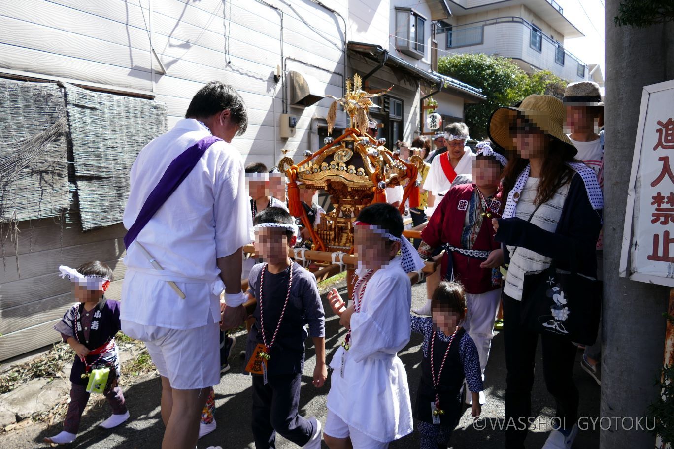 子ども神輿も出ます