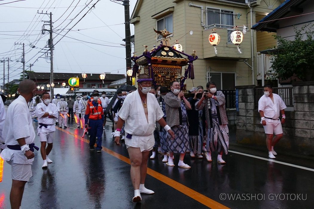 神輿が白丁から