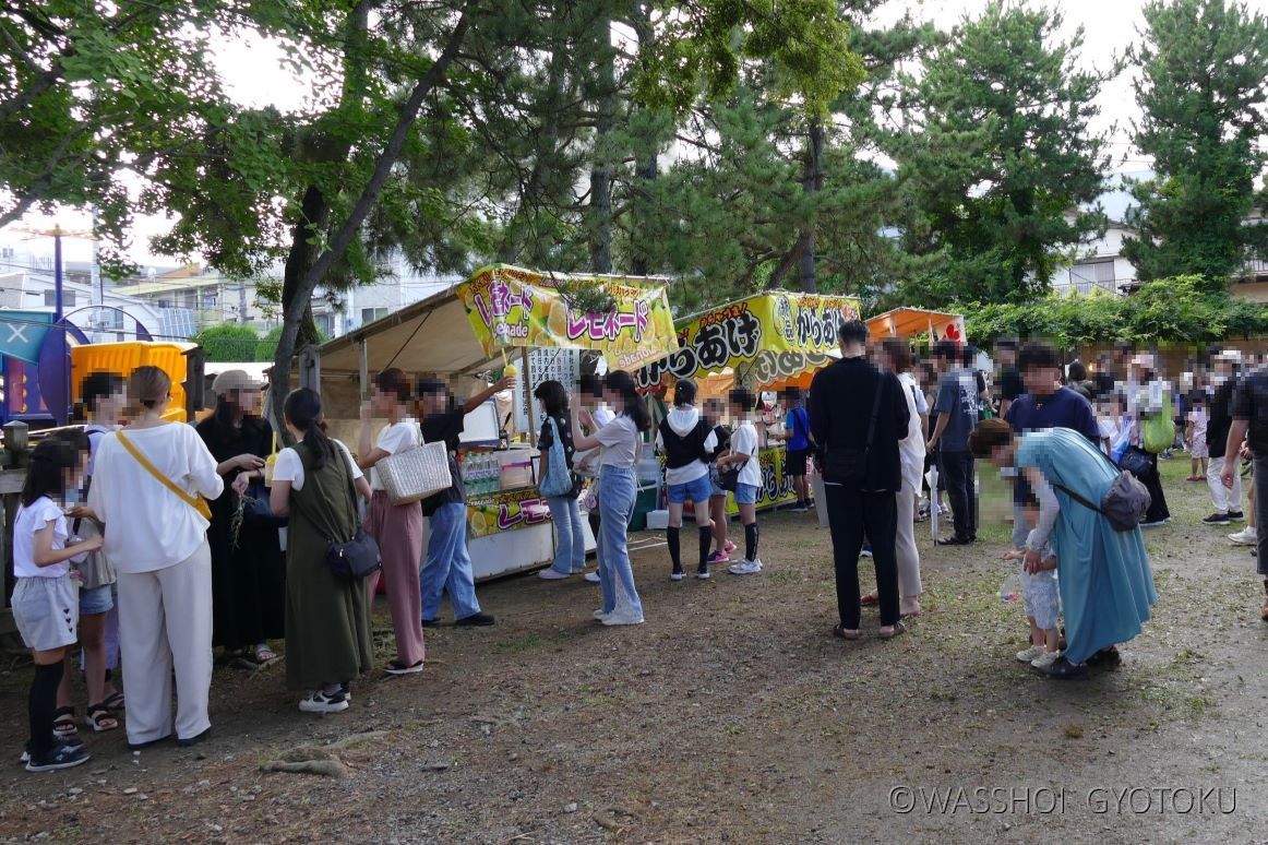 神社境内の露店