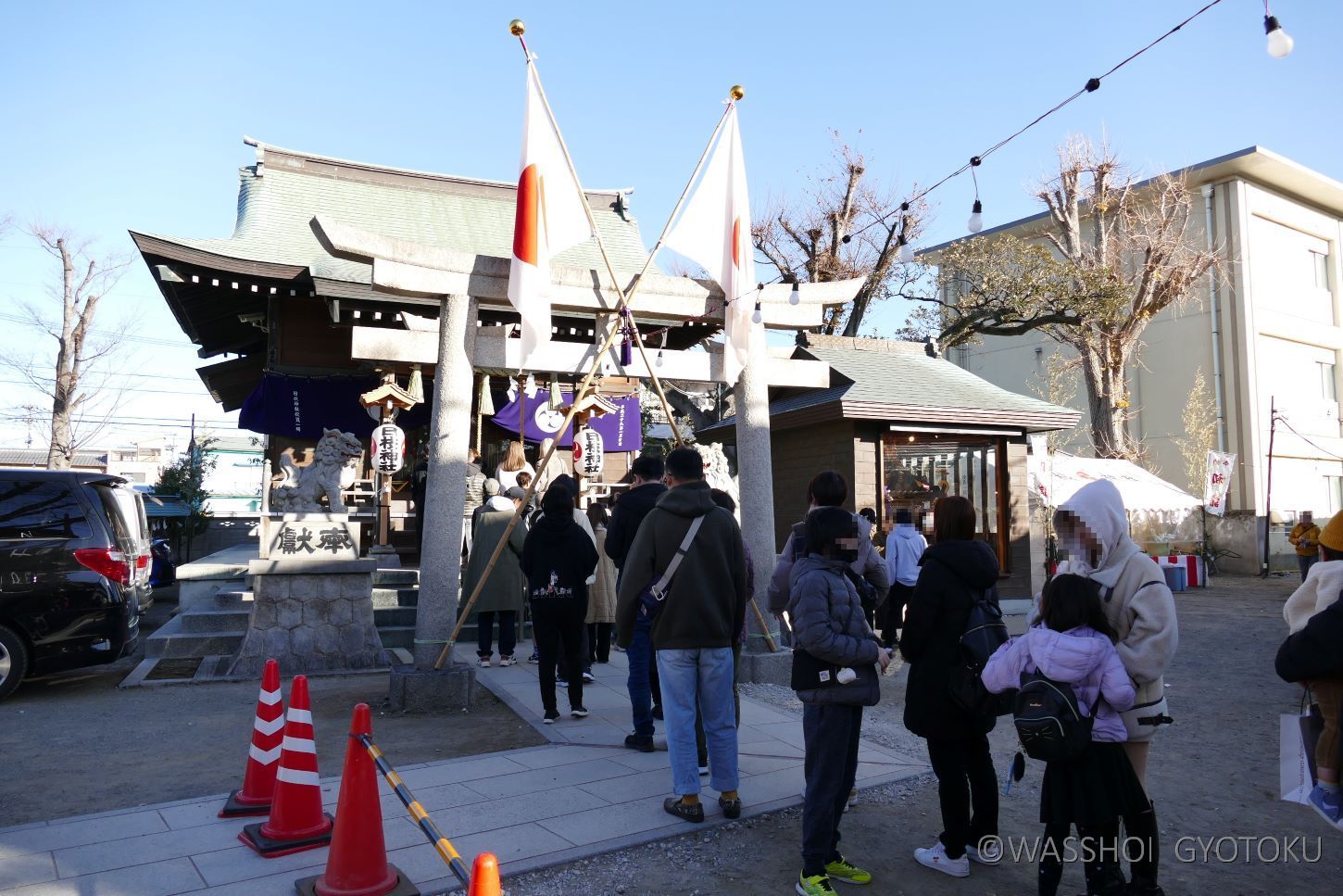 参拝の長い行列ができていました