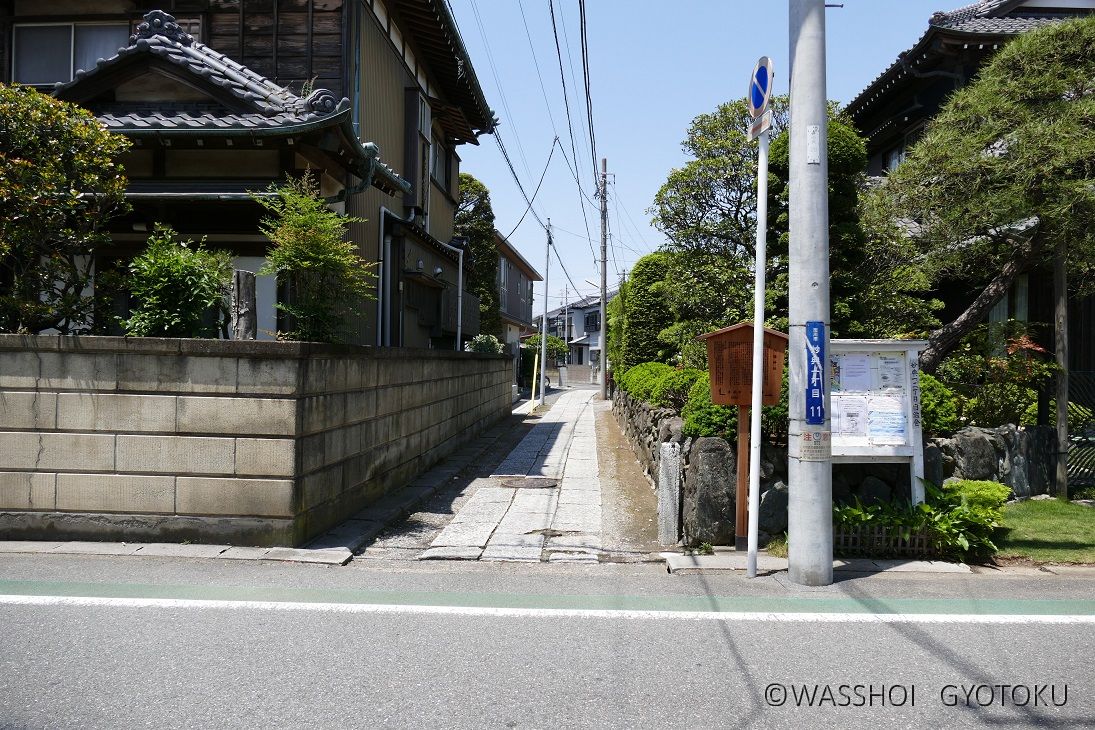 宮入りは旧成田街道（コミュニティバス通り）と参道との境で