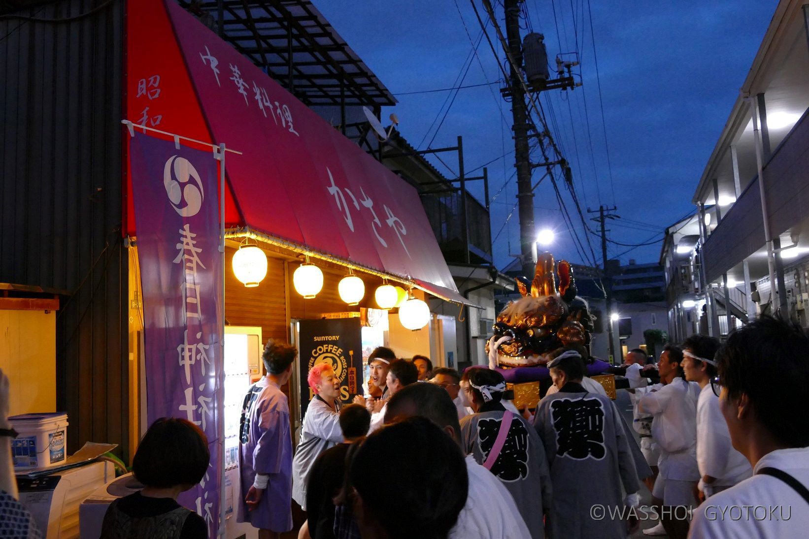 馴染みの店にごあいさつ？