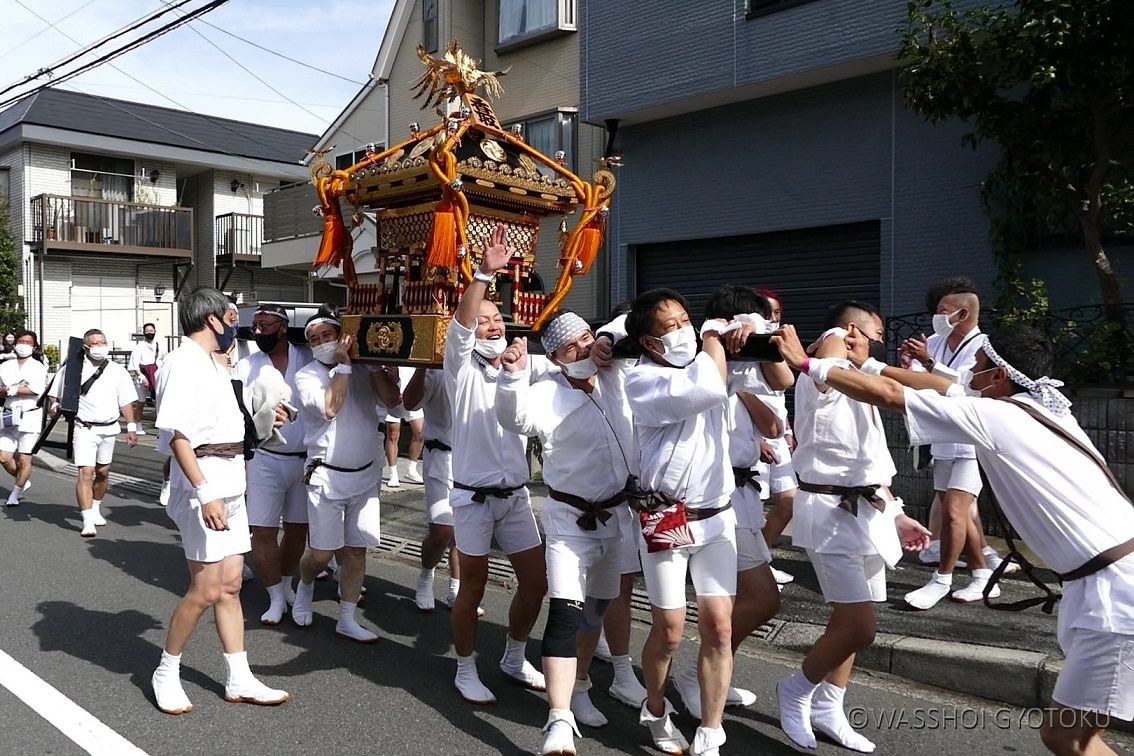 【香取二丁目 町会神輿】江戸前担ぎも行われています