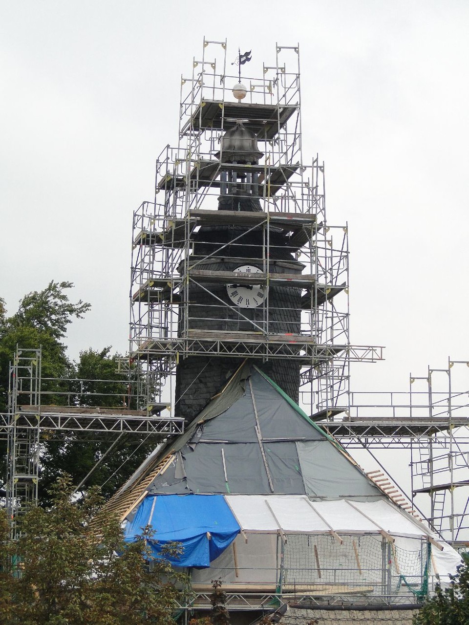 Blick auf den Kirchturm