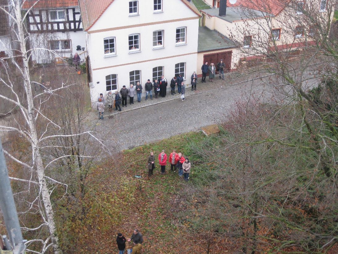 Unten wurde das Geschehen gespannt verfolgt