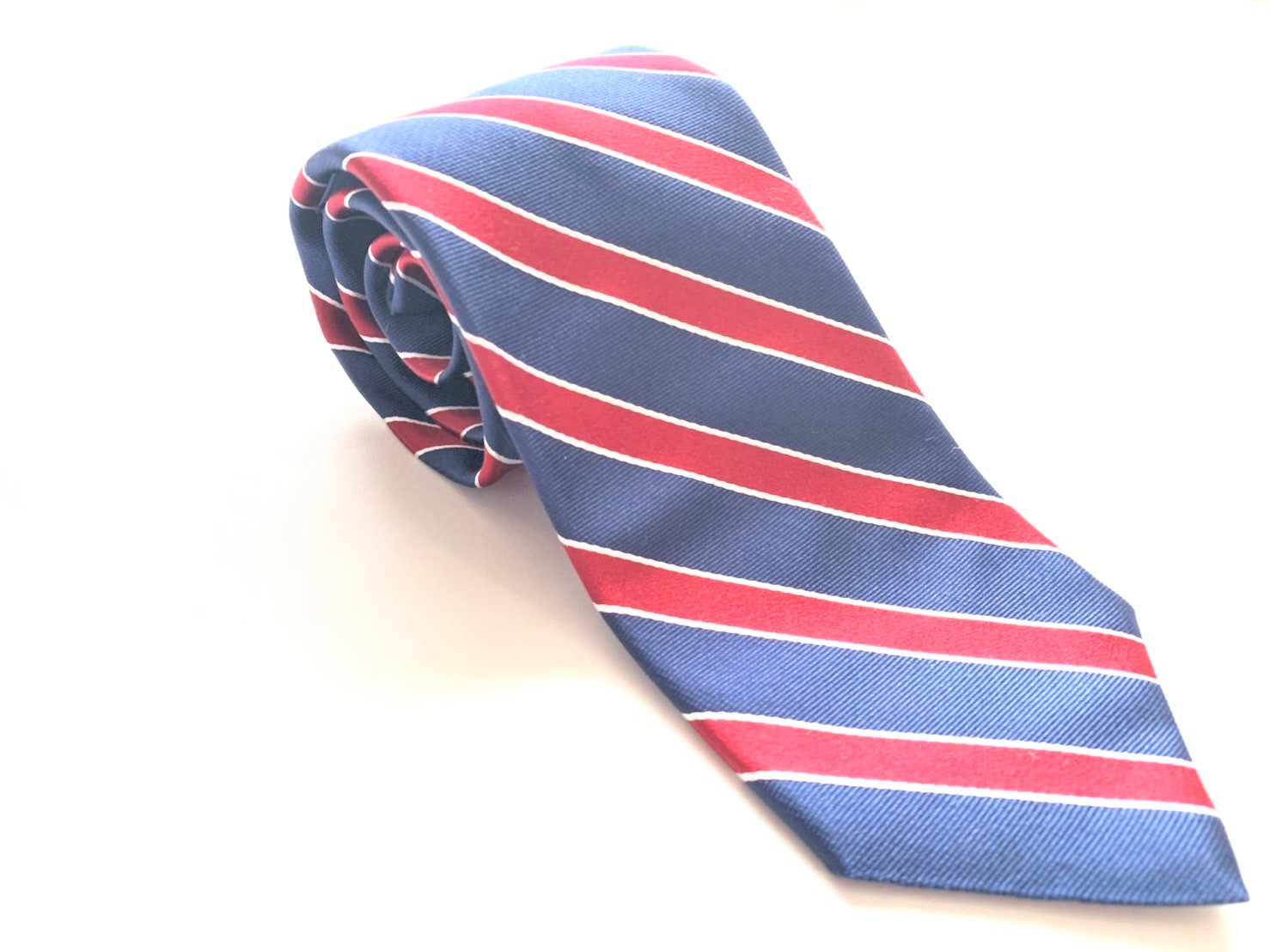 国産のネクタイ