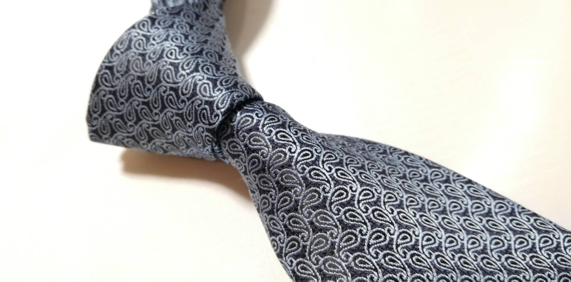 飲食時のネクタイ