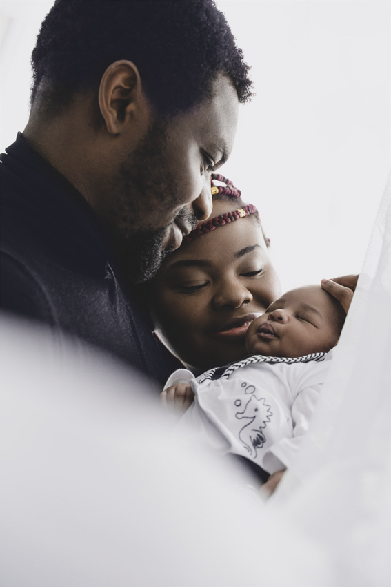 Babyshooting, newbornfotografie, newborshooting, Familyshooting in München, Familienfotgrafin, schwarz weiß Foto