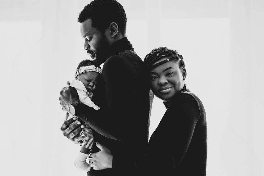 Babyshooting, newbornfotografie, newborshooting, Familyshooting in München, Familienfotgrafin, schwarz weiß Foto