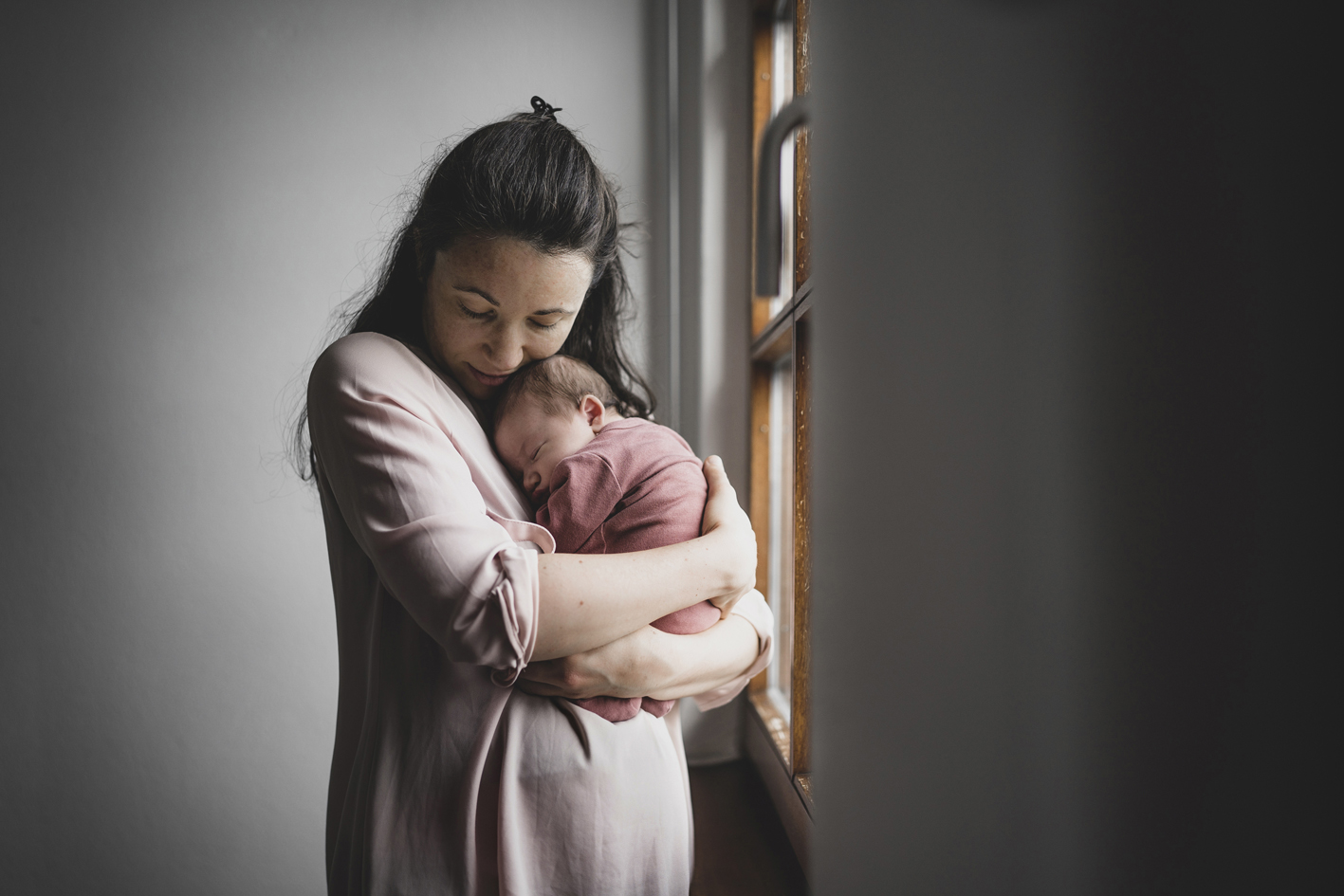 Verliebt in die ersten Momente – Euer Baby- oder Newbornshooting im Frühling 2025 in München
