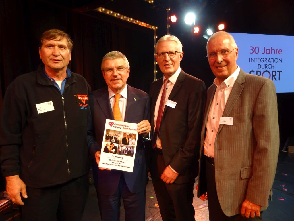 Manfred Wille (von links), IOC-Präsident Dr. Thomas Bach, Reinahrd Rawe und Karl-Heinz Steinmann
