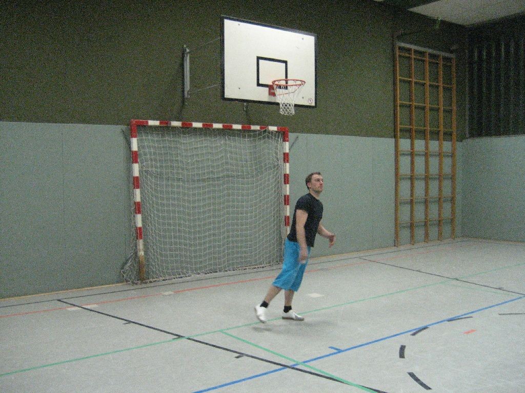 Markus, ohne Kaugummi unter dem Sportschuh klappt es besser