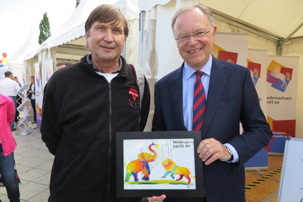 Niedersachsen Ministerpräsident Stephan Weil (rechts) und Manfred Wille