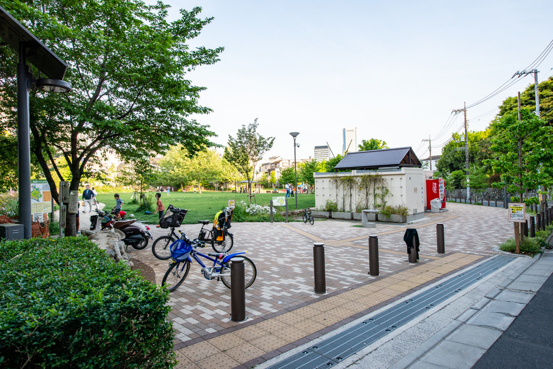 中野区立本二東郷やすらぎ公園（徒歩4分）