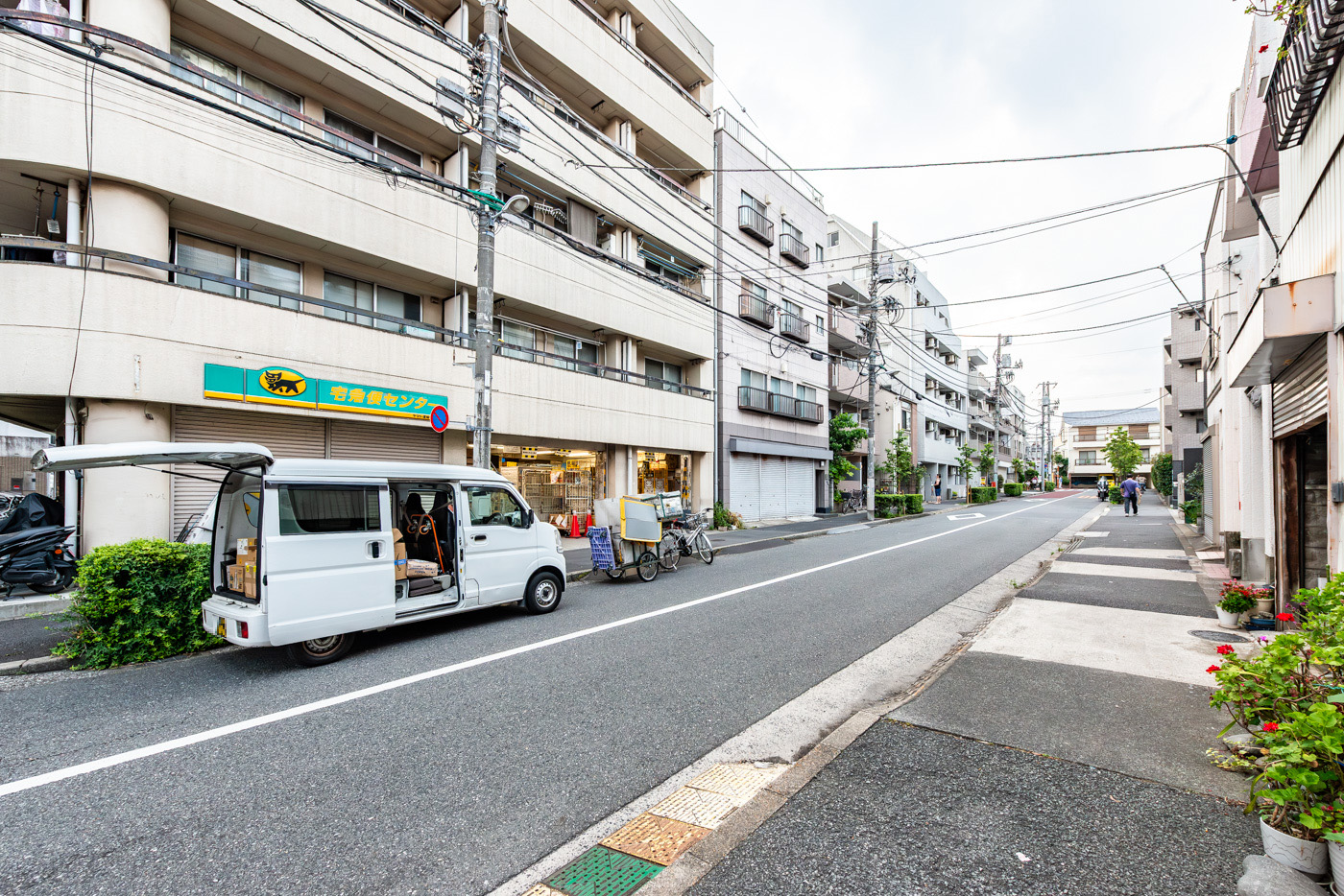 ヤマト運輸中野本町三丁目営業所（28ｍ）