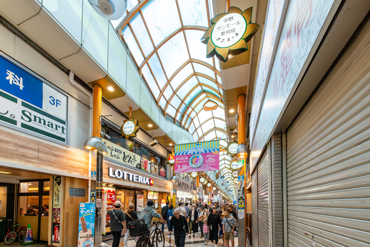 中野サンモール　中野ブロードウェイ　外国からのお客様にも人気の高い商店街