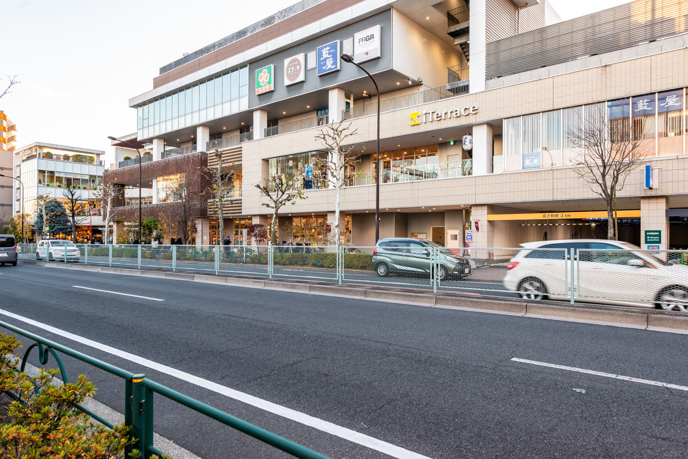 12月31日撮影　アイテラス落合南長崎（大型複合商業施設）　※annexとは道路を挟んで向かい側