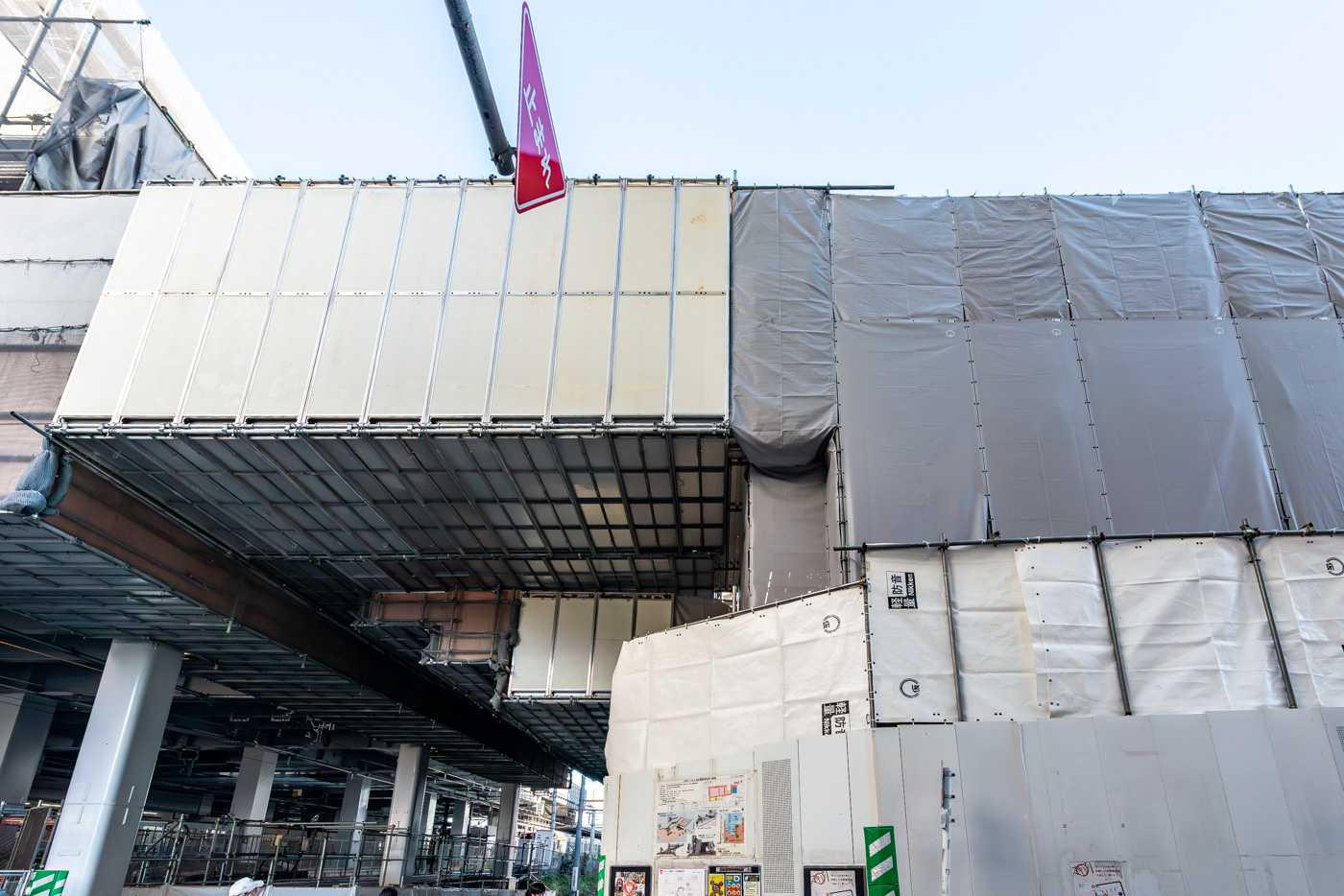 新改札へ通じる通路の工事