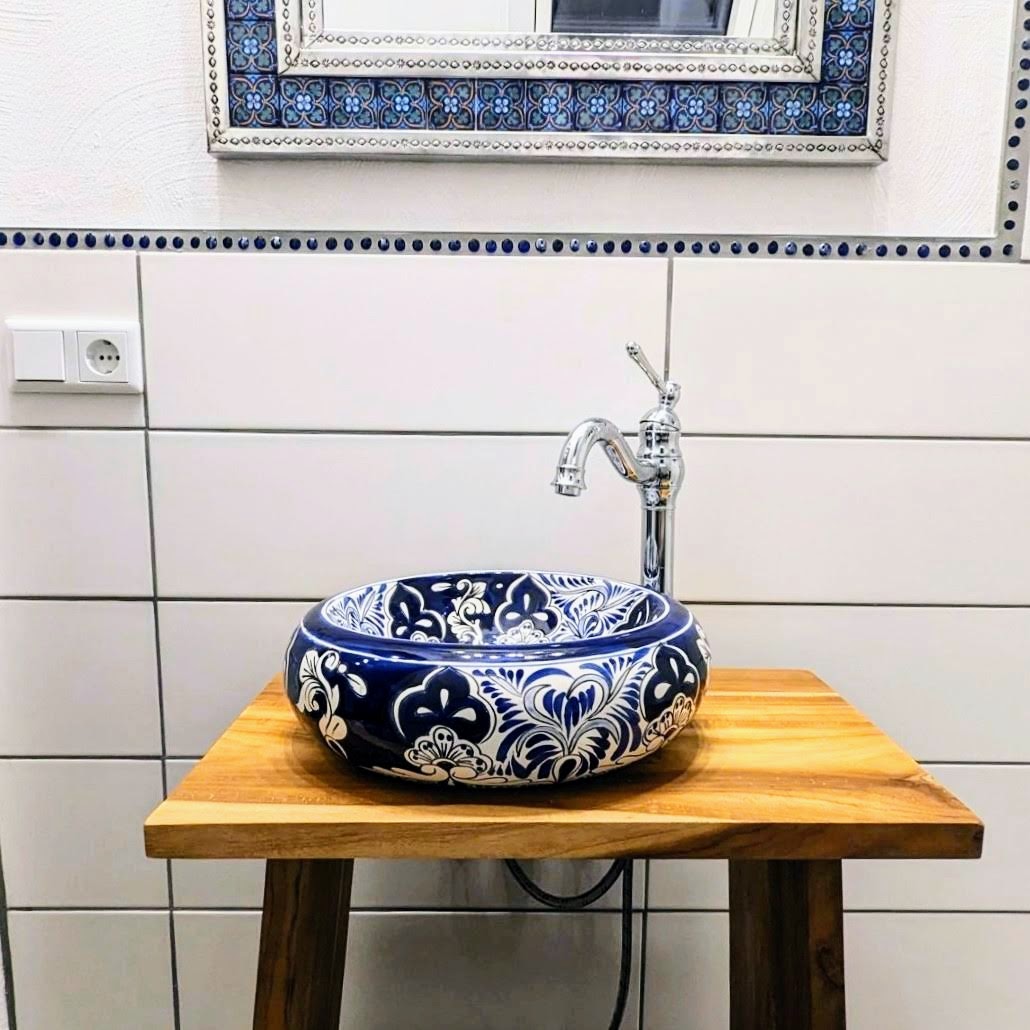 Waschbecken blau-weiß