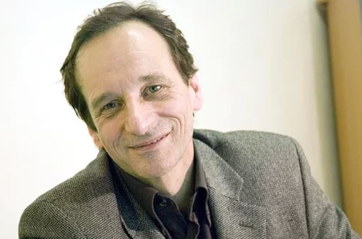 Pascal BOUCHARD, ancien agrégé de Lettres Classiques, est devenu journaliste (AEF puis TOUTEDUC)