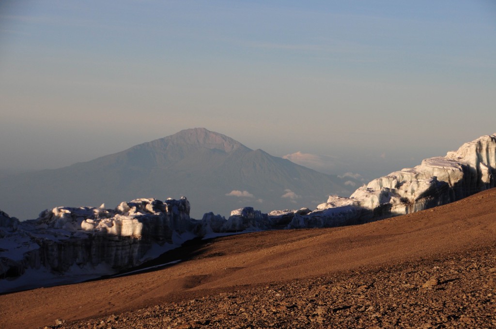 Blick auf den Mount Meru (4.562 m, Entfernung: 70 km)