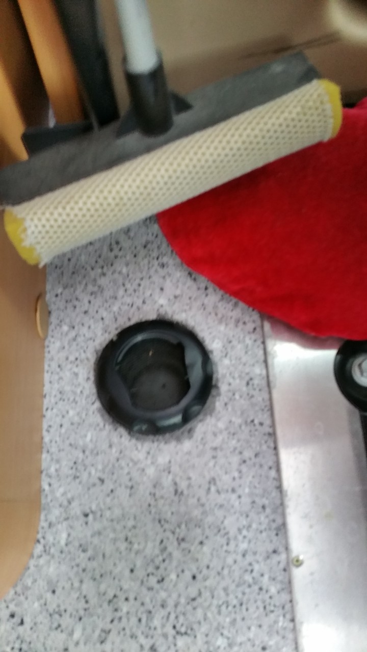 Lüftungsgitter im Küchenblock - Womo on Tour Webseite!