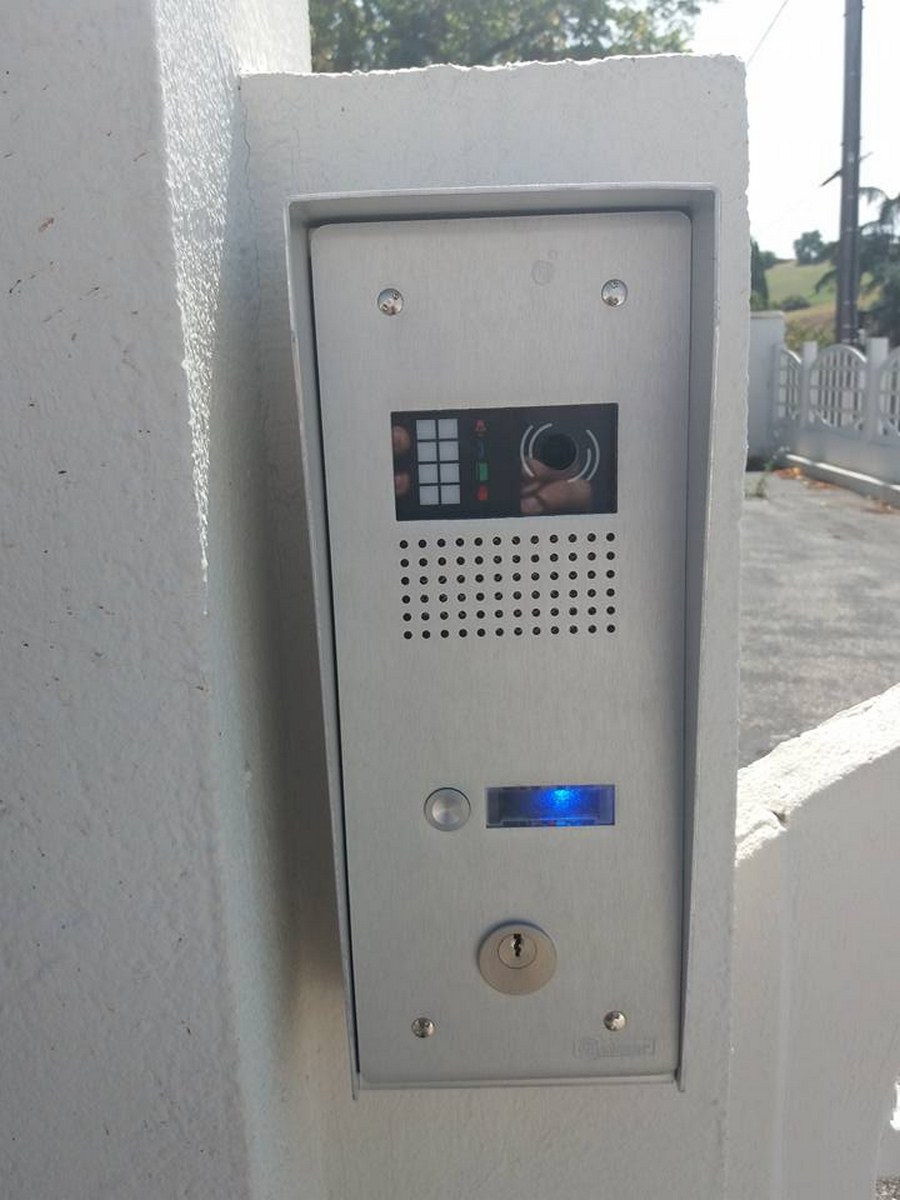 Interphone d'entrée sécurisée