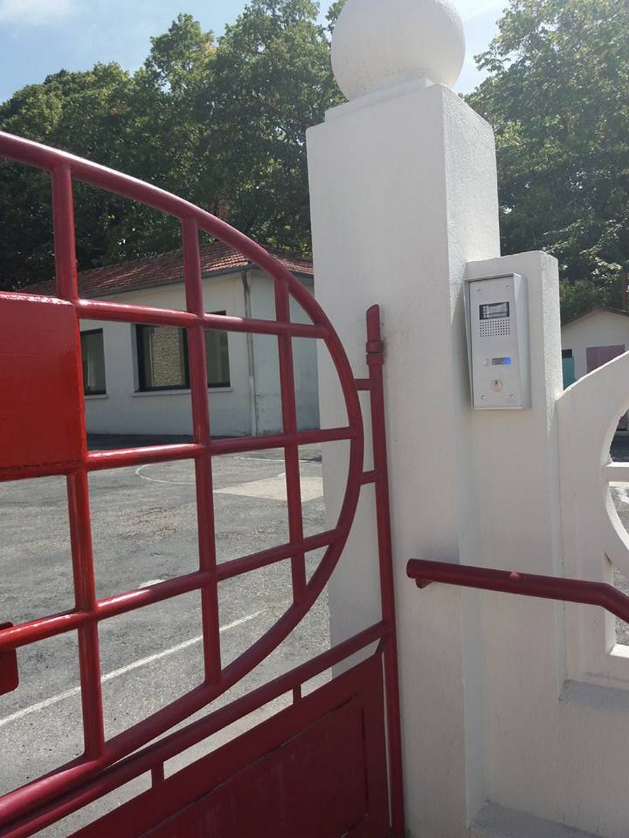 Portail et interphone d'entrée sécurisée