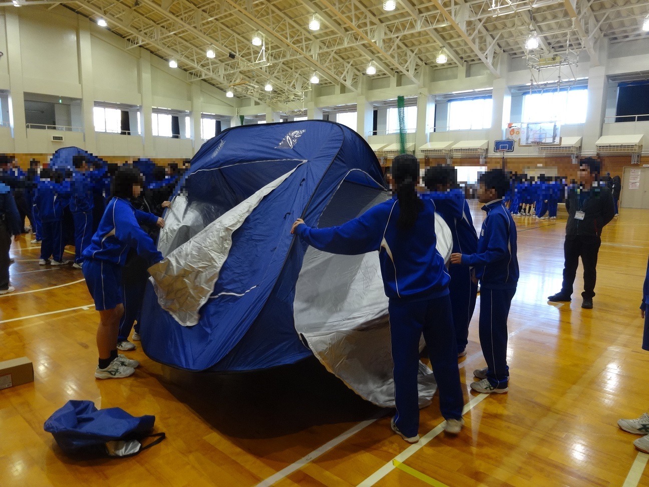 避難所設営訓練(1年生)