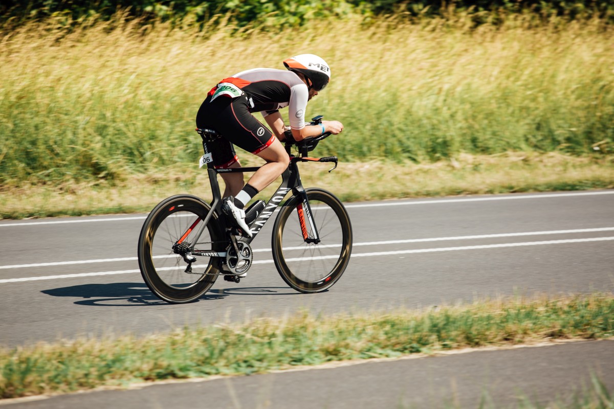 Das Pacing beim Rad-Split beeinflusst die anschließende Laufleistung (Foto: Johannes Pfaff)