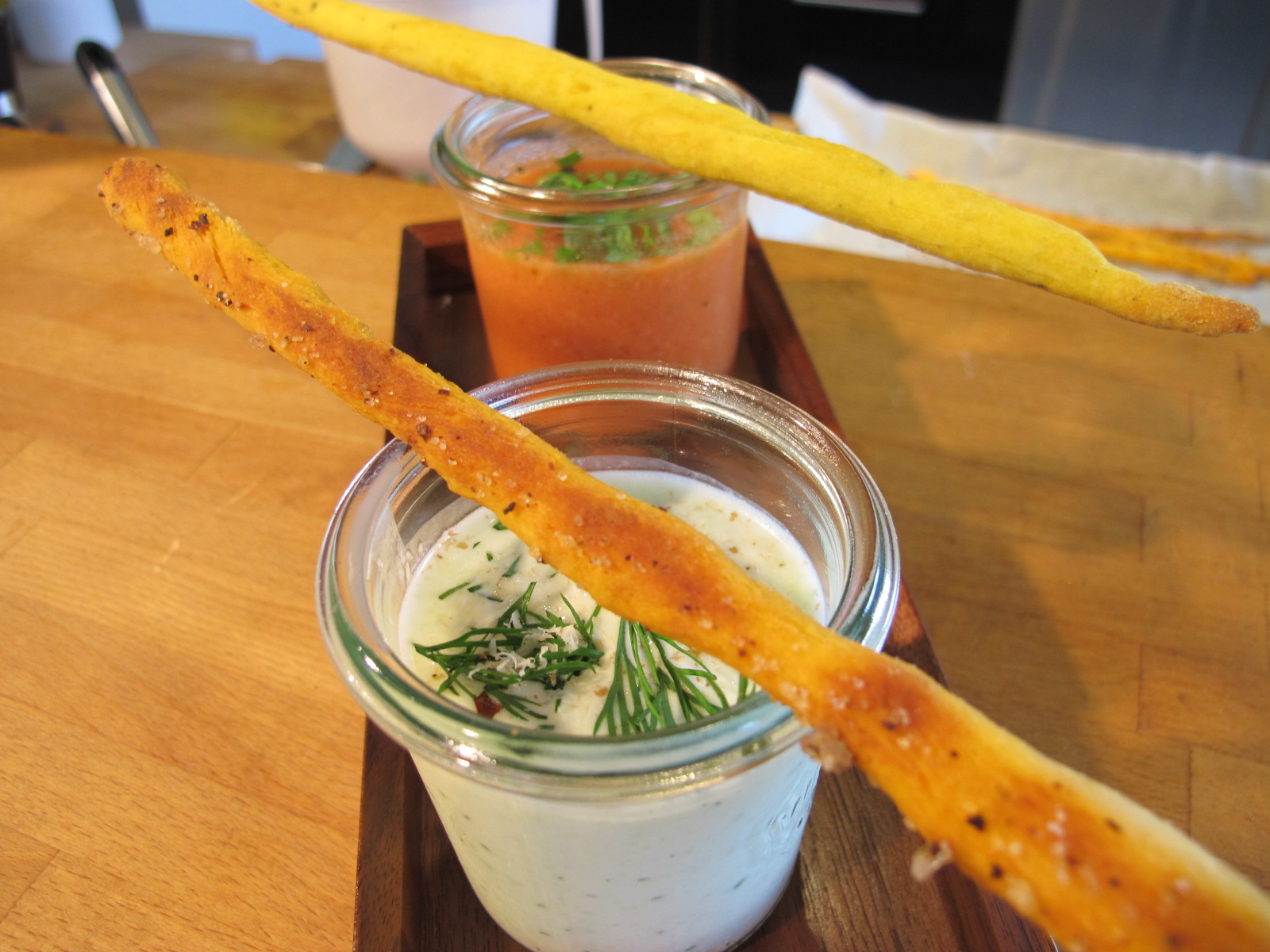 Pannonische Gazpacho - kalte Gurkenschaumsuppe - Grissini - Heikokocht ...